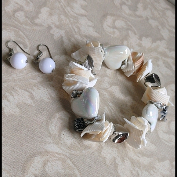 Seashell with Charms Stretch Bracelet & Earrings - Picture 1 of 3